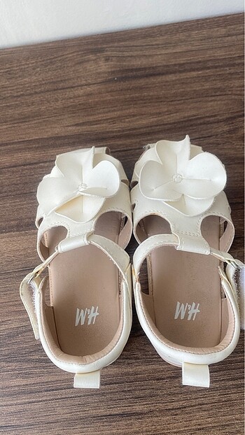 22 Beden beyaz Renk H&M Kız bebek sandalet