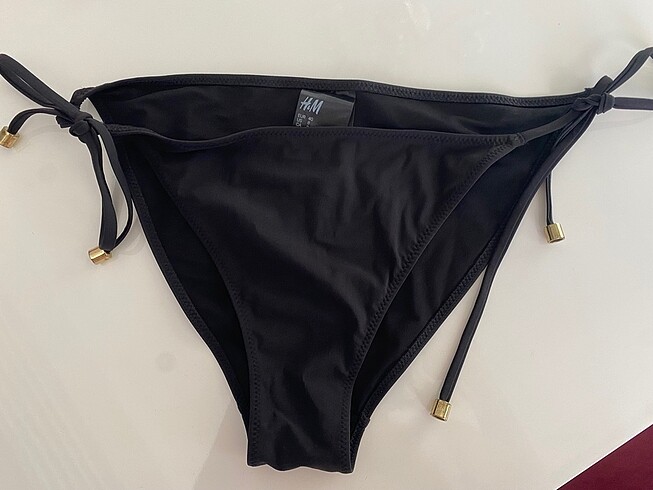 H&M bikini altı.