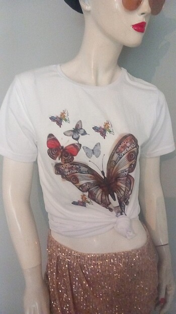Kelebek tasarım lı baskılı tişört 