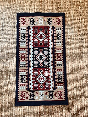 Etnik desenli kilim