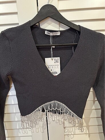 Zara marka taşlı crop kazak