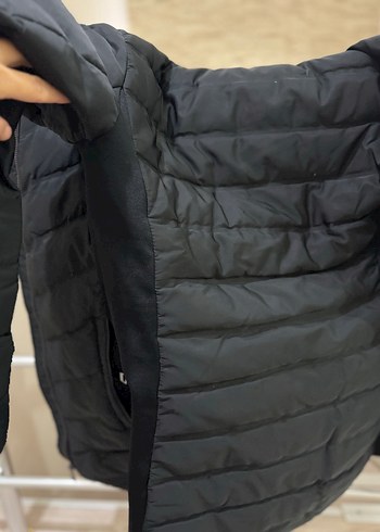 Zara Kadın Siyah Kısa Fermuarlı Kış Ceketi