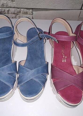 Mavi ve pembe sandalet 