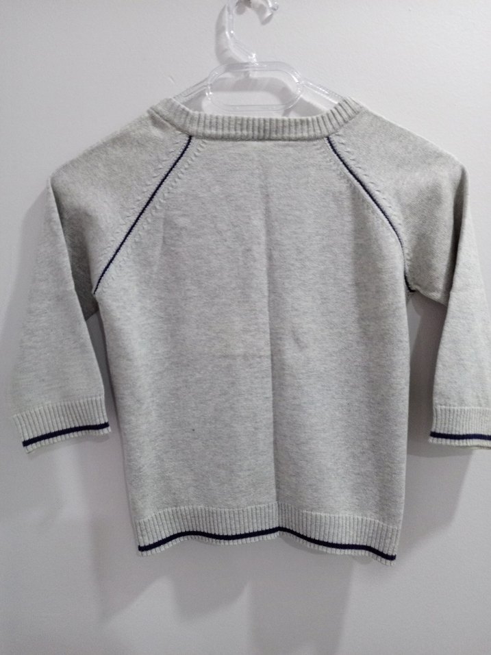 Gri Erkek Çocuk Nakışlı Düğmeli Hırka - Görsel 2