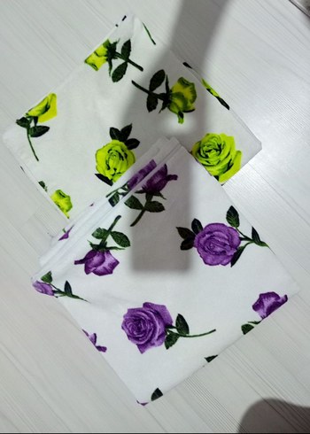 Renkli Çiçekli kadife kumaştan yastık kilifi - Görsel 2