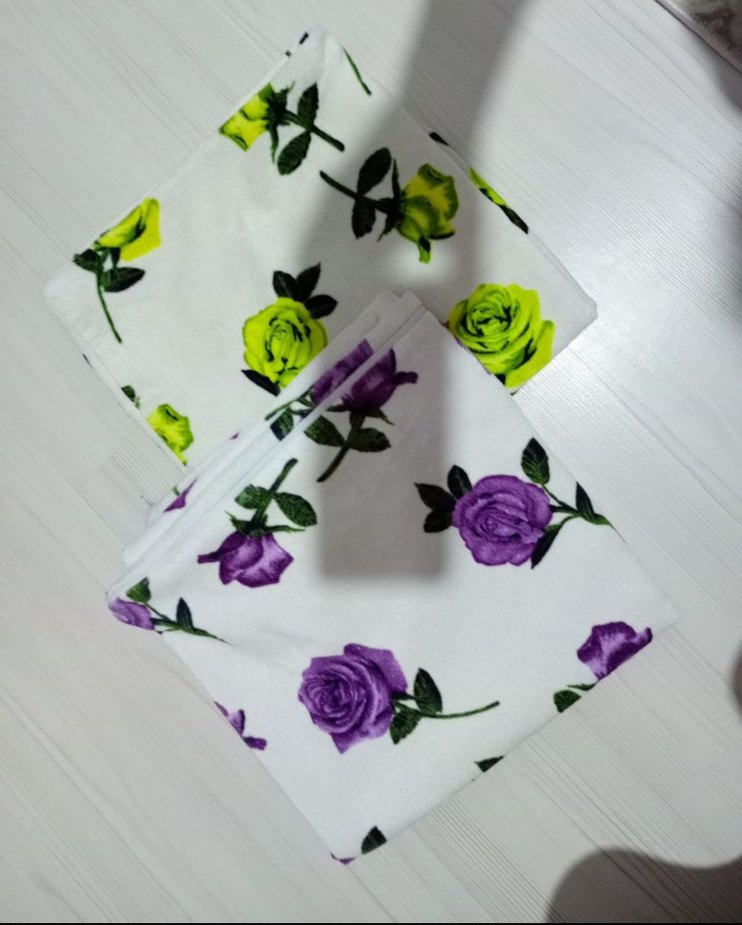 Renkli Çiçekli kadife kumaştan yastık kilifi - Görsel 2