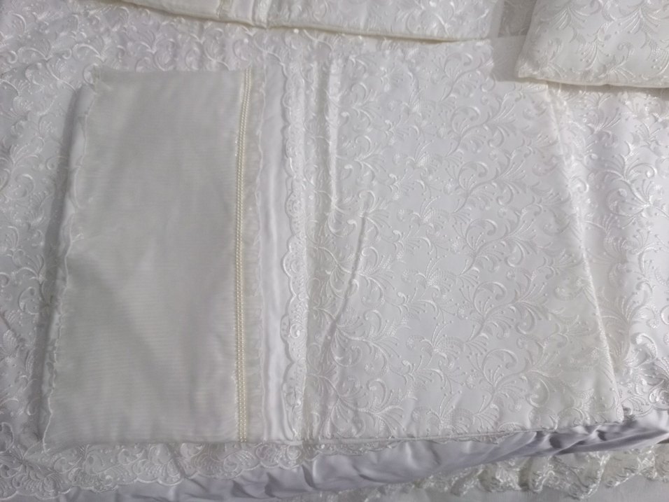 İşlemeli Parlak Beyaz Yatak Örtüsü - Görsel 4