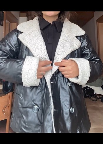 Siyah Deri Düğmeli Kadın Kışlık Ceket