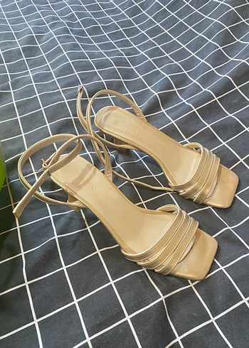 Kadın Altın Biyeli Stiletto Topuklu Ayakkabı - Görsel 2