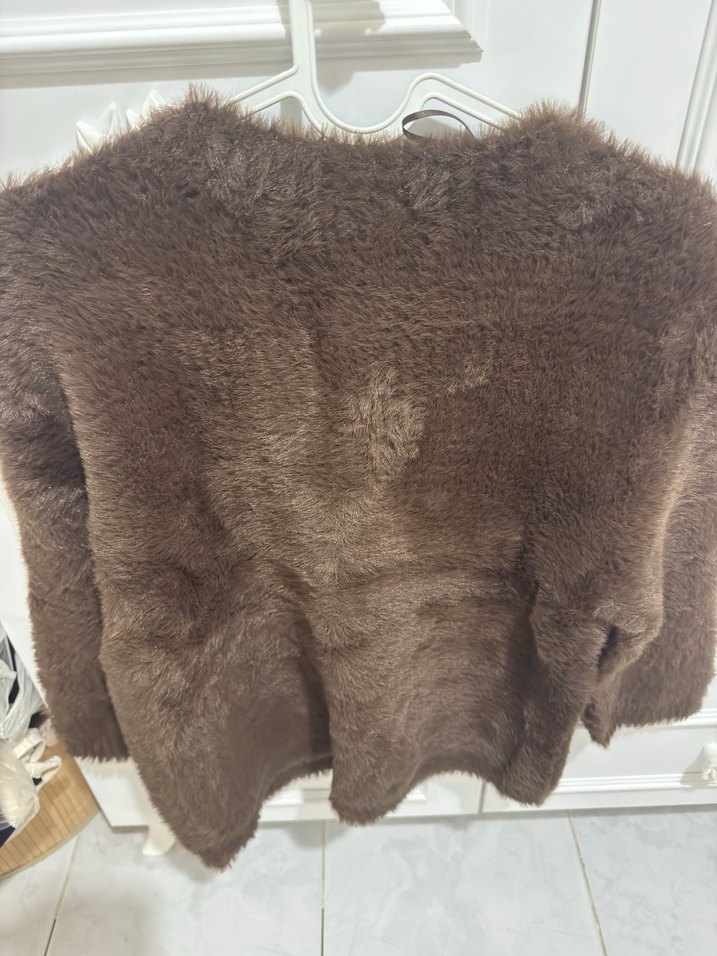 Kahverengi Kısa Kürklü Kadın Hırka - Görsel 4