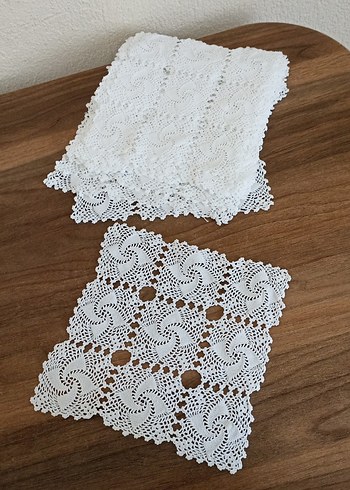 El İşlemeli Beyaz Dantel Örtü