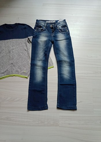 8 yaş Benetton kazak ve kot pantolon - Görsel 2