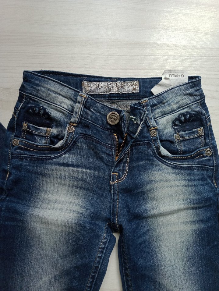 8 yaş Benetton kazak ve kot pantolon - Görsel 4