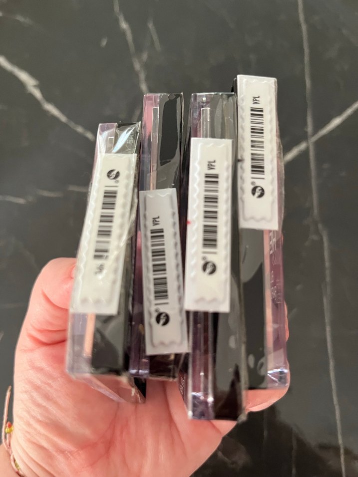 Wet n Wild Megaglo Hello Halo Aydınlatıcı ve Allık - Görsel 4