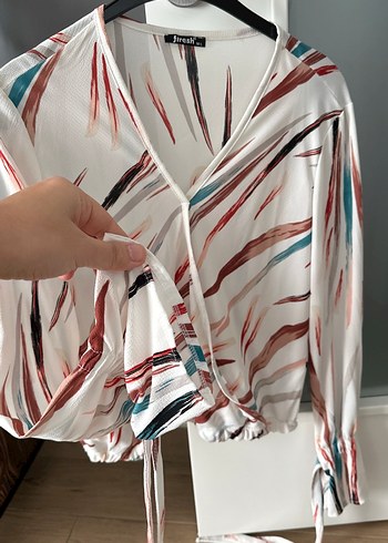 V Yaka Uzun Kollu Batik Desenli Bluz - Görsel 2