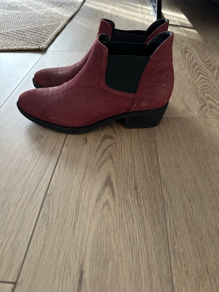 Bordo Yılan Desenli Süet Topuklu Bot - Görsel 2