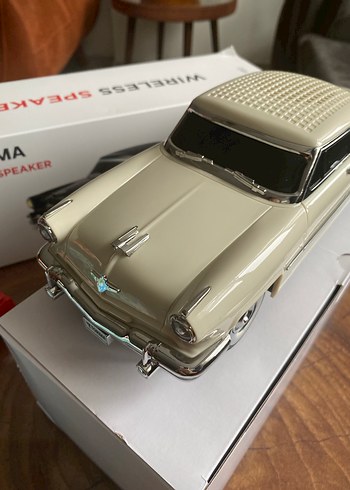 Parlak Beyaz Oyuncak Araba - Görsel 4