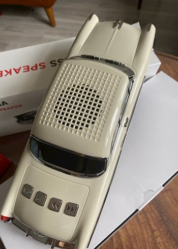 Parlak Beyaz Oyuncak Araba - Görsel 9