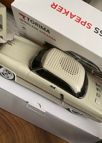 Parlak Beyaz Oyuncak Araba - Görsel 2