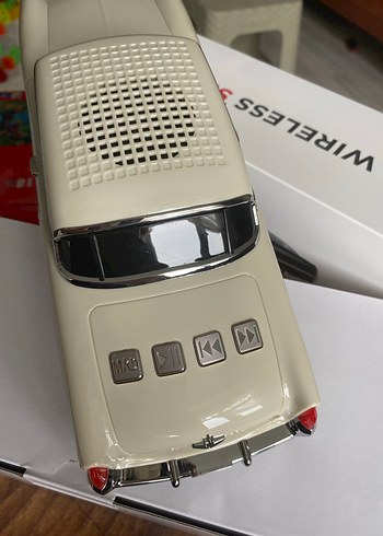 Parlak Beyaz Oyuncak Araba - Görsel 5