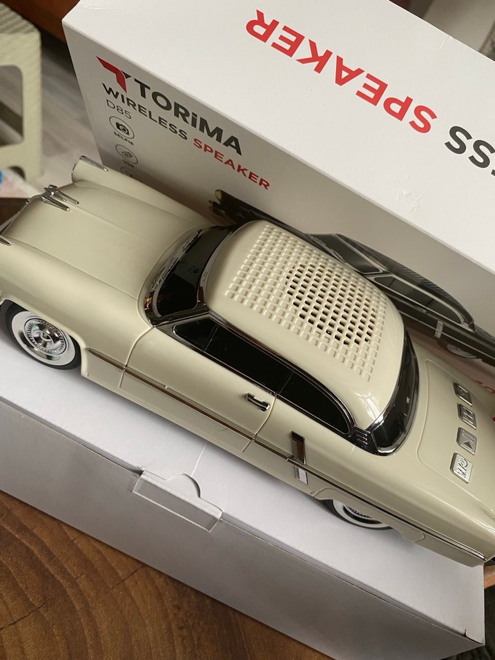 Parlak Beyaz Oyuncak Araba - Görsel 2