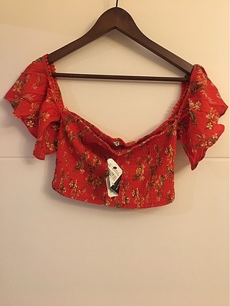 Butik ürünü yeni etiketli omzu açık crop üst