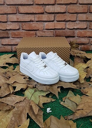 37 Beden beyaz Renk NIKE AIRFORCE