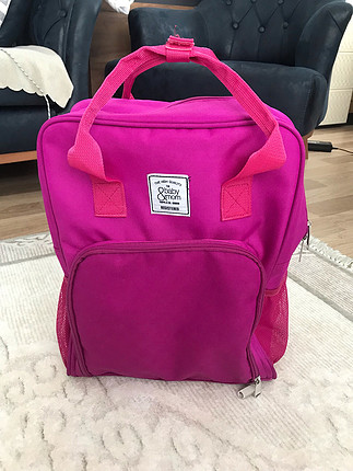 Pembe çanta