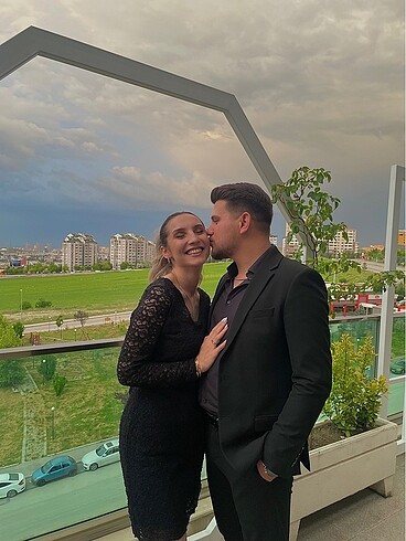 SİYAH DANTELLİ ELBİSE
