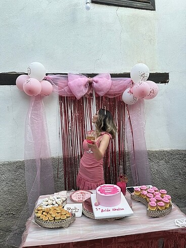 PEMBE ELBİSE