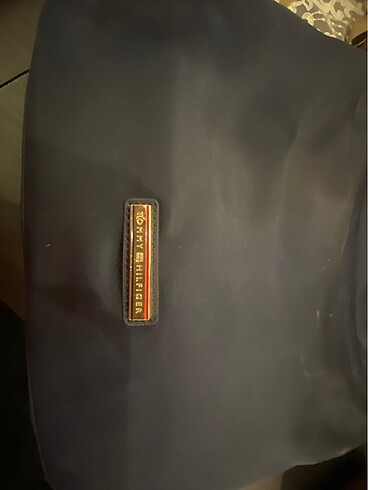 Beden Tommy Hilfiger lacivert kol çantası
