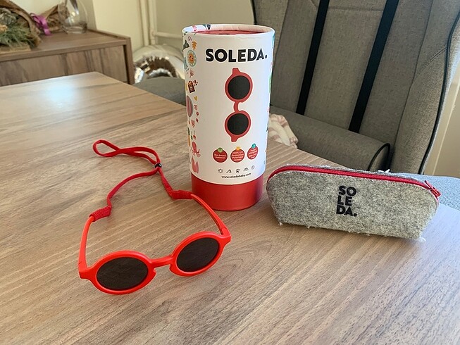 Soleda kırmızı çocuk gözlüğü