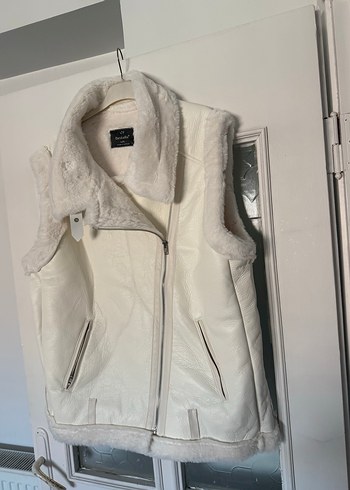 Zara Beyaz Kürklü Kolsuz Kadın Ceket