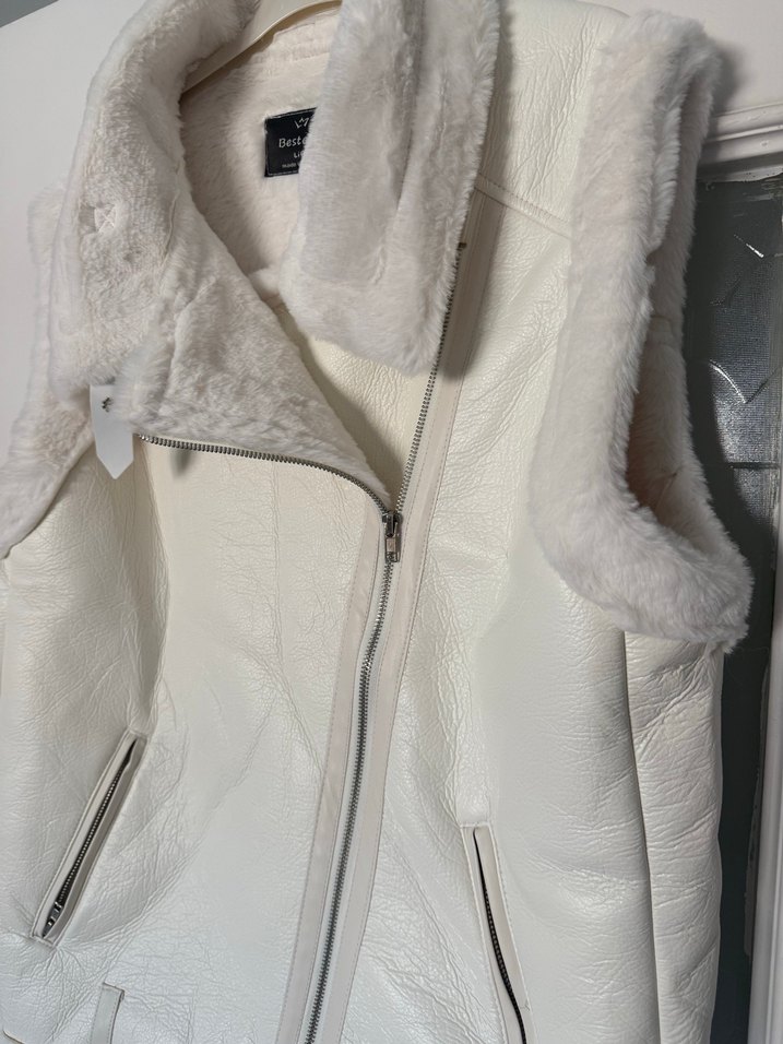 Beyaz Kürklü Kolsuz Kadın Ceket - Görsel 3