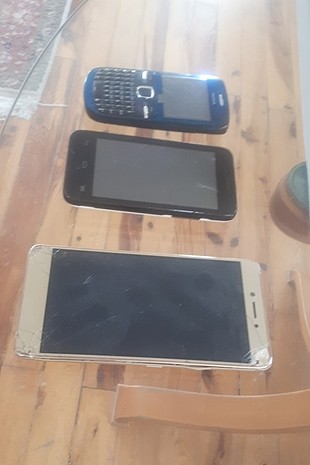 Diğer 3 adet cep telefonu 
