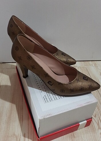 Pierre Cardin Stiletto