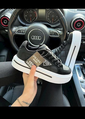 Siyah Prada ayakkabı