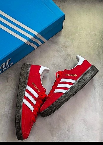 Adidas Kırmızı Spezial ayakkabı