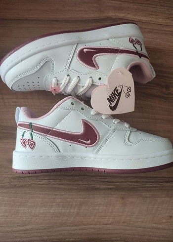 Nike Beyaz kirazlı Air force ayakkabı