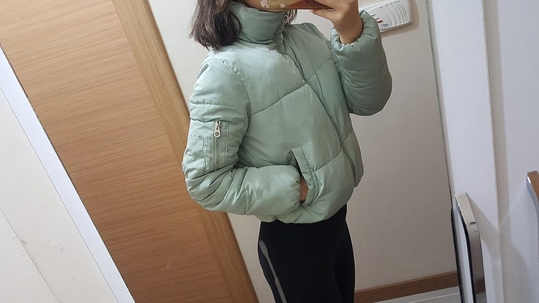 su yeşili şişme mont
