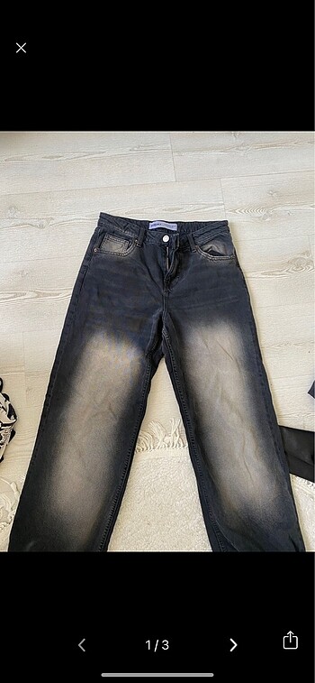 Orta Bel Eskitme Detaylı Bol Bershka Jean
