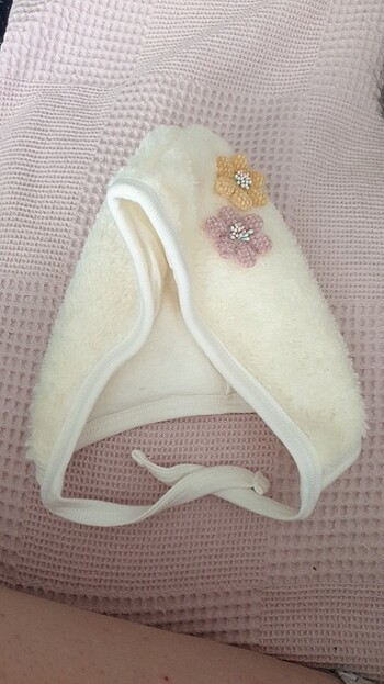 Kuzu tüyü bebek şapka - Görsel 3