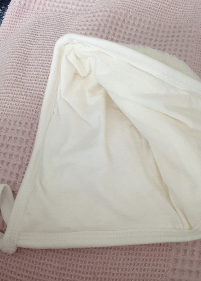 Kuzu tüyü bebek şapka - Görsel 2