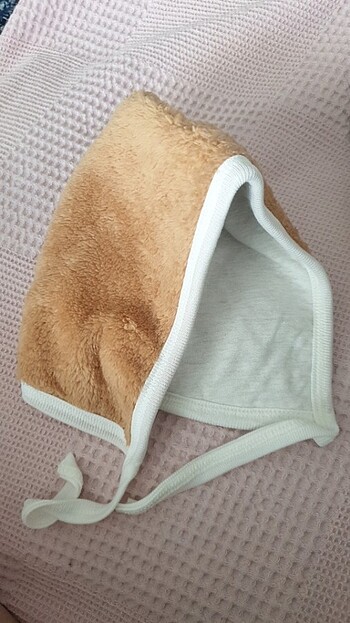 Kuzu tüyü bebek şapka - Görsel 2