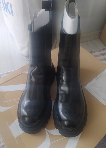 Zara Zara yeni etiketli