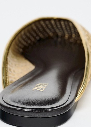 Zara Zara Altın Rengi Zincir Detaylı Babet