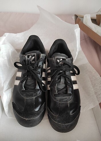 35 Beden siyah Renk Adidas spor ayakkabı 