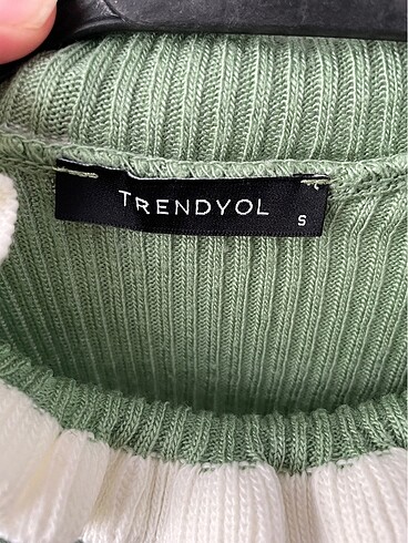 Trendyol & Milla YAKA DETAYLI TRİKO