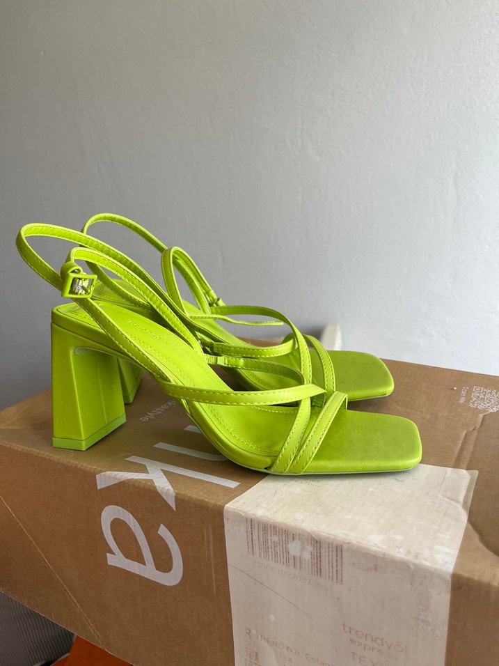 Yeşil Minimalist Topuklu Kadın Sandalet - Görsel 2