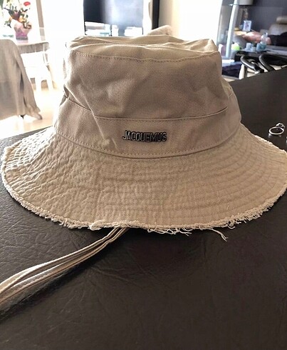 Jacquemus şapka